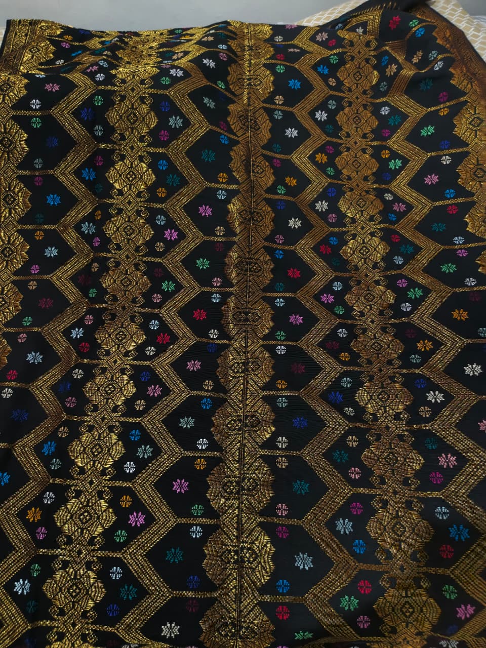 Motif Bulan Bekurung
