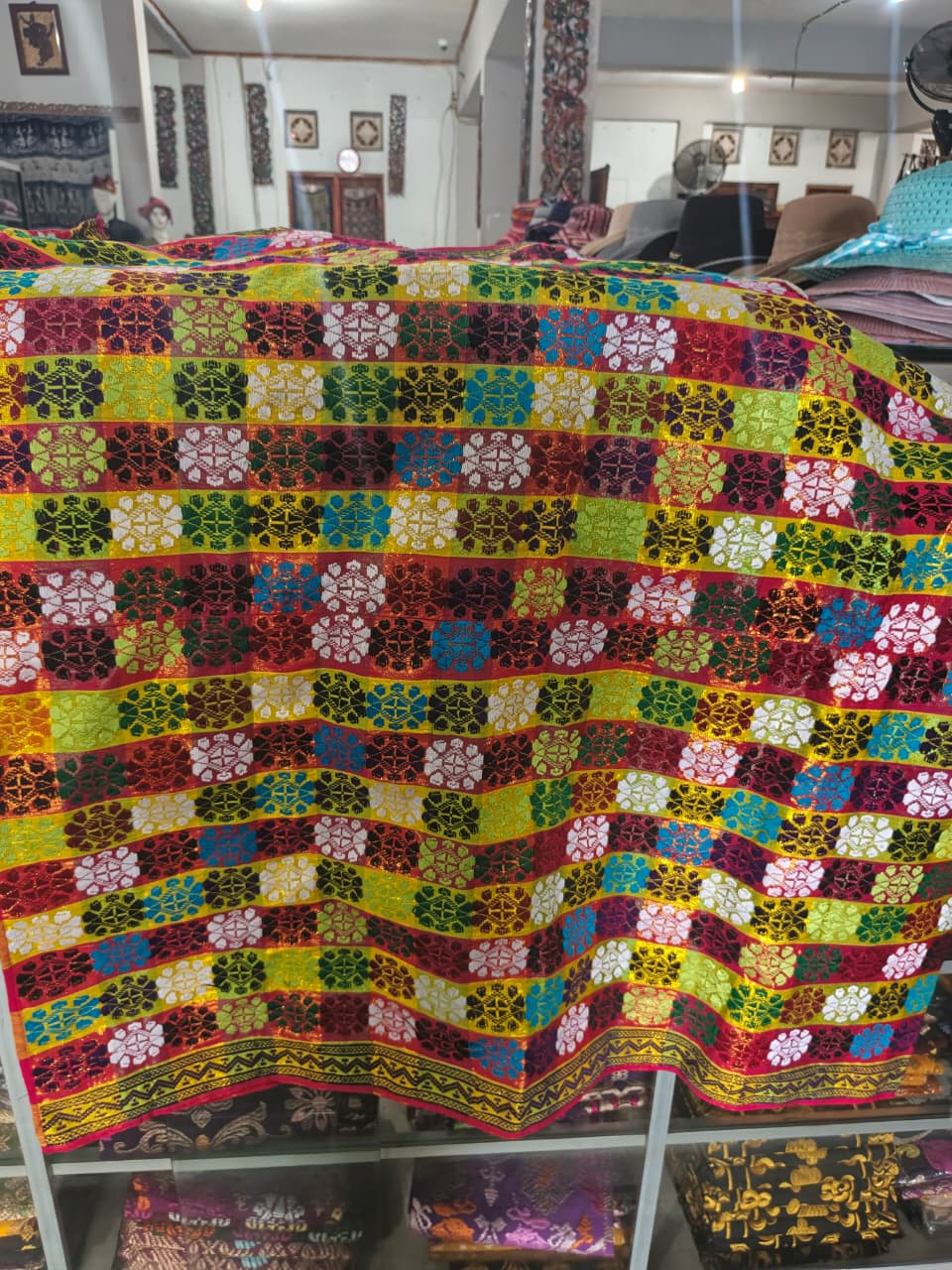 Motif Ragi Empat